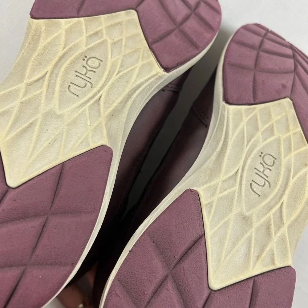 Ryka Winter Boots Women 8.5 Burgundy Quilted Lace Up Cold Weather Ankle Boots